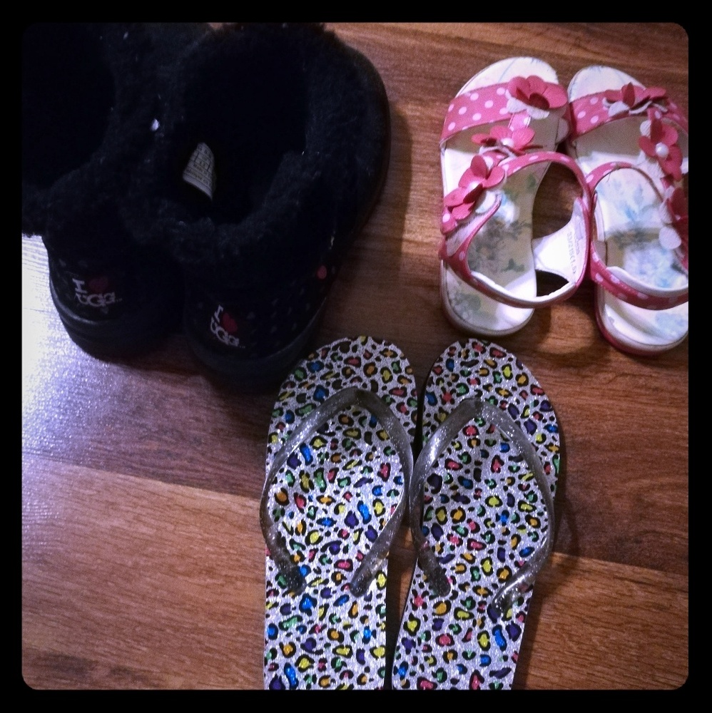 UGG BOOTS WOMEN 6 FREE GIRLS Flip FLOPS SLIPPERS 1